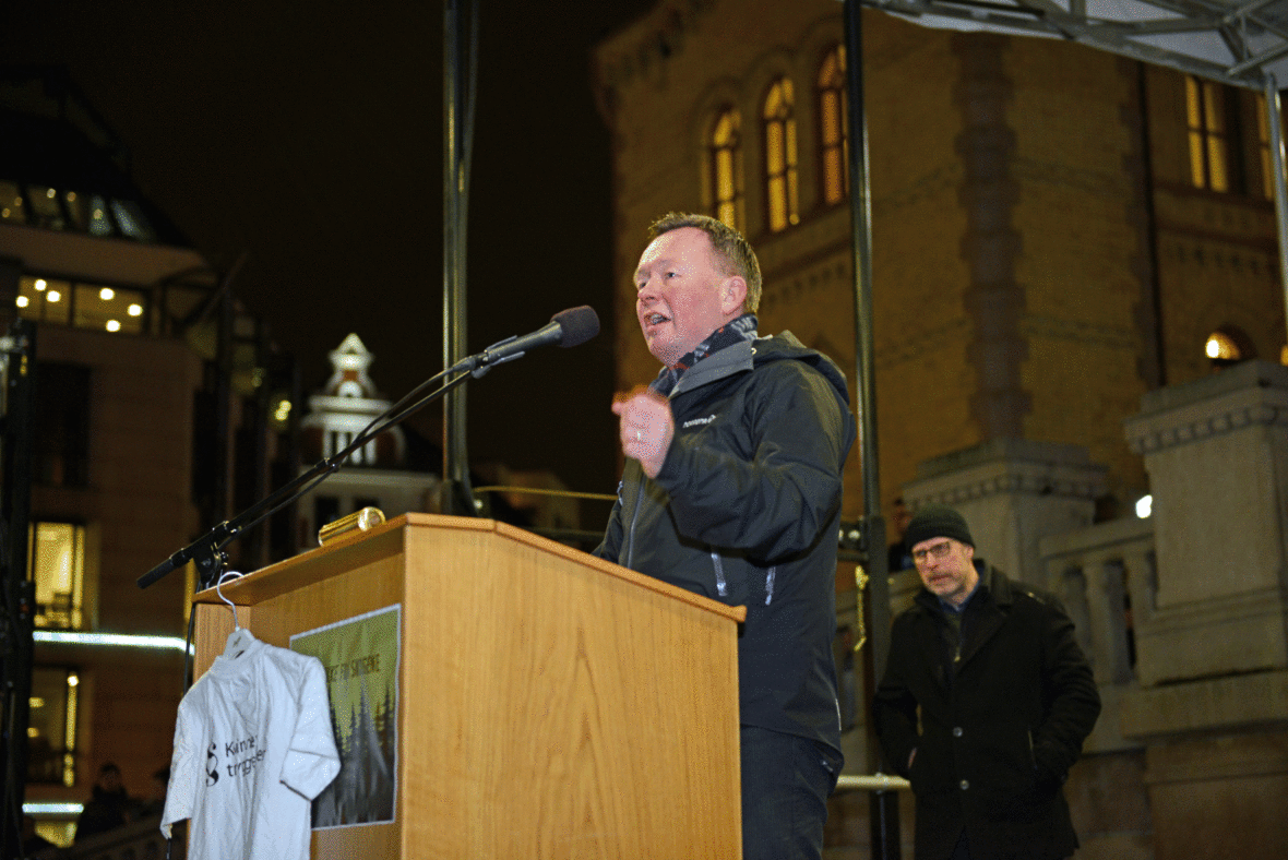 Styreleder Olav A. Veum fra Norges Skogeierforbund holder sin appell foran Stortinget ved ulvedemonstrasjonen i januar 2017.