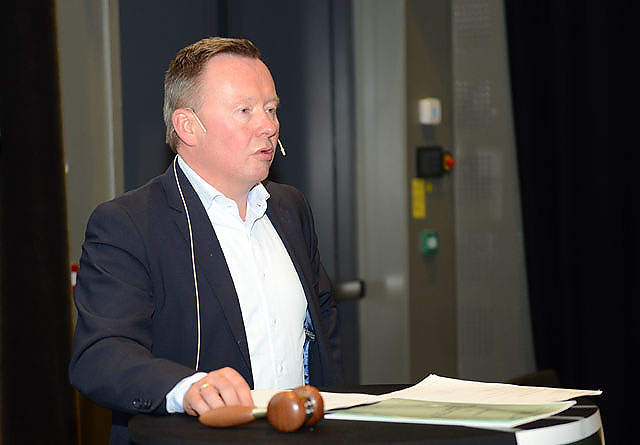 Olav Veum taler til årsmøtet i Norges Skogeierforbund.